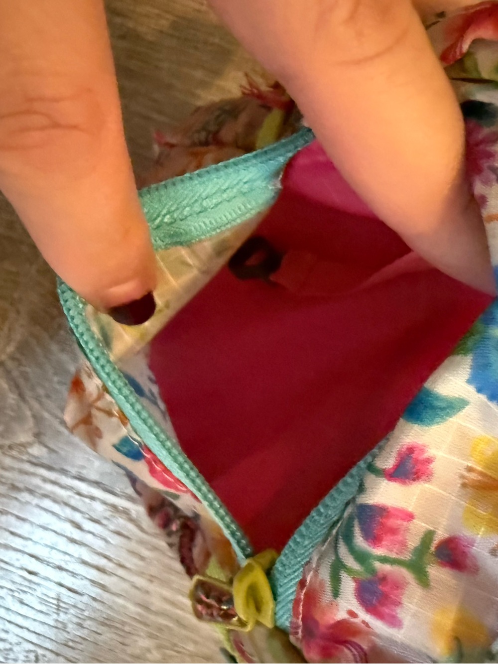 Natural Life 8-in-1 Pocket Crossbody - Rainbow Garden Cream Floral - Picture 8 of 9